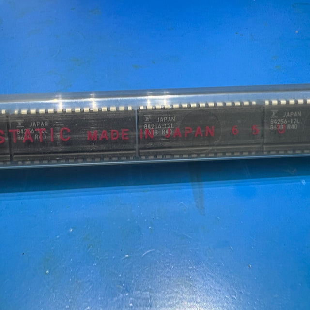 Fujitsu 84256 -  256K-Bit CMOS SRAM DIP28