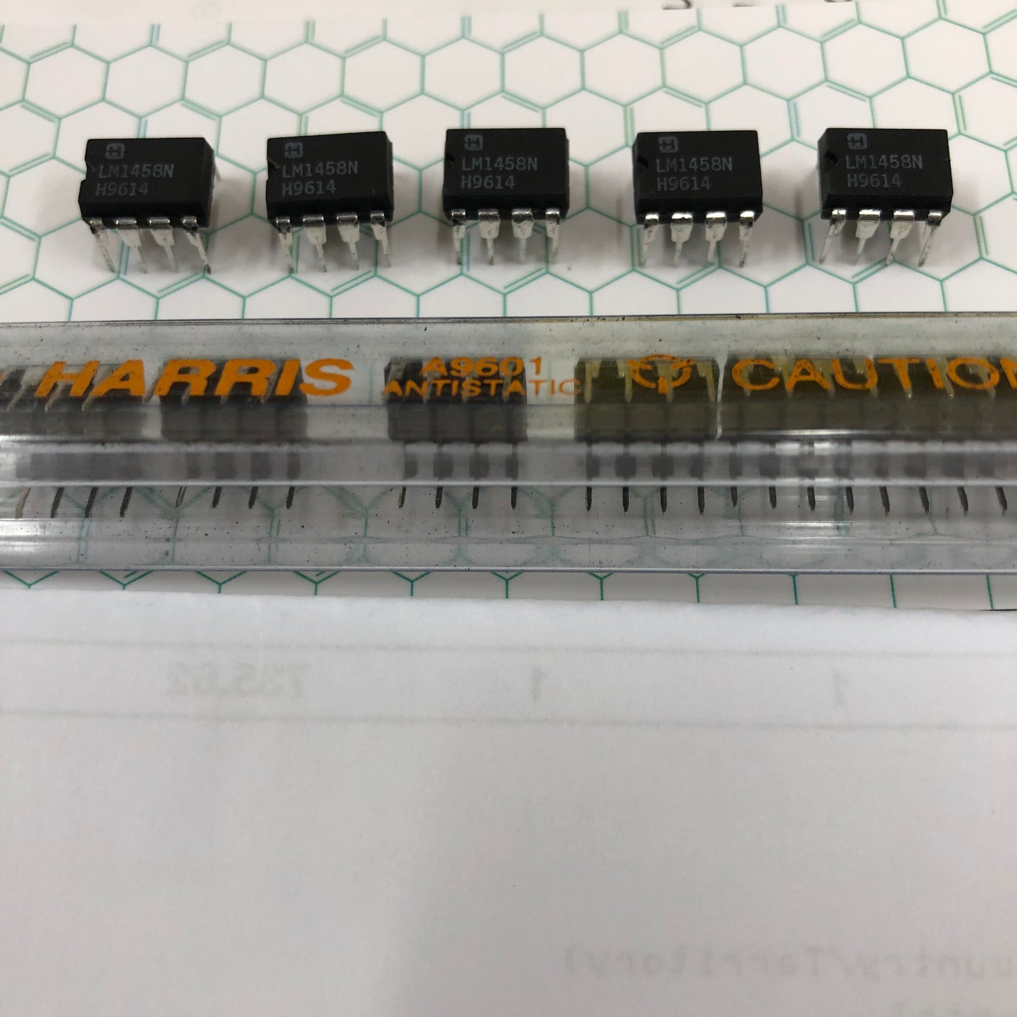 Harris LM1458N - 0.9MHZ dual, high gain op amp DIP8
