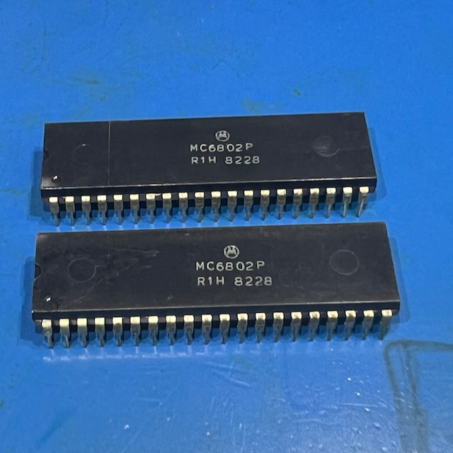 Motorola MC6802P - OEM/tray microcontroller  1 MHz DIP40