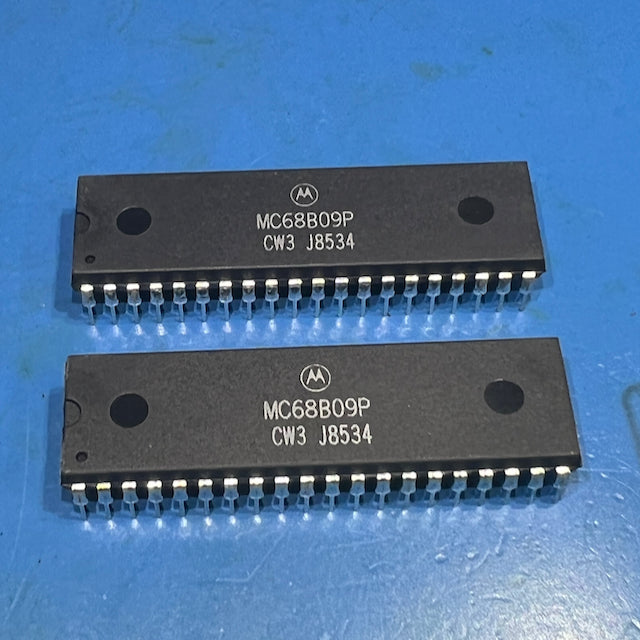 Motorola MC68B09P - OEM microprocessor 2 MHz DIP40